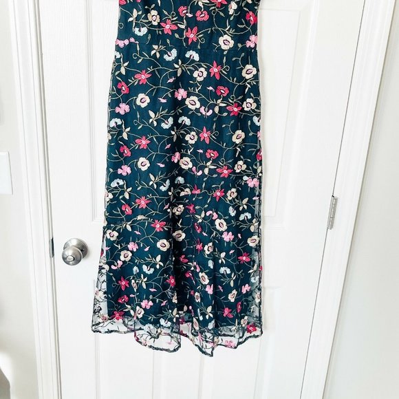 NWOT Sam Edelman Floral Embroidered Short Sleeve/ Cold Shoulder Dress - 2 - Picture 10 of 12